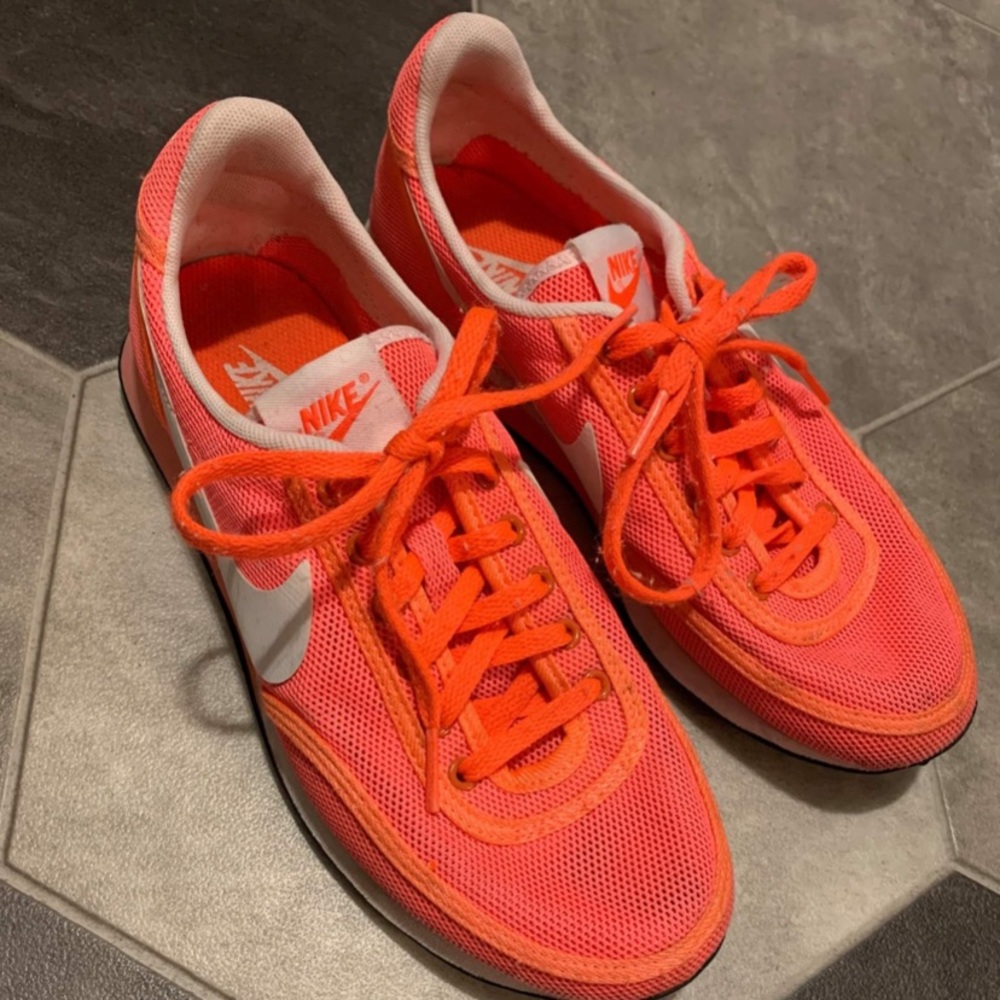 Nike sneaker Size 6.5